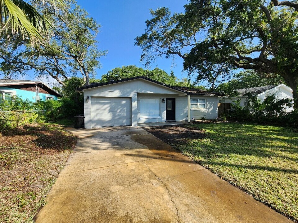 798 11th Ave in New Smyrna Beach, FL - Building Photo