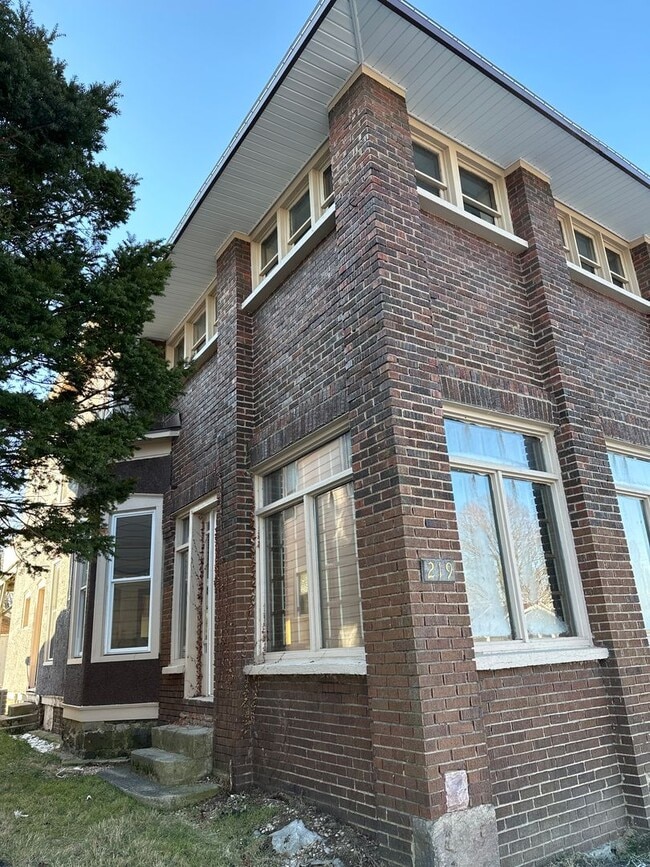 219 W Rush St in Kendallville, IN - Building Photo - Building Photo