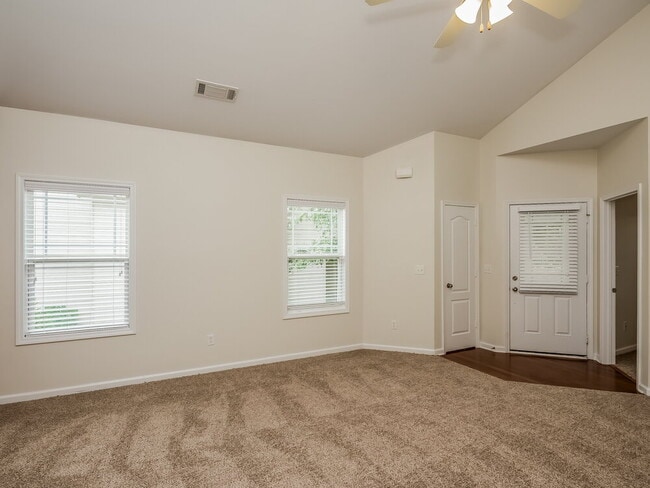 92 Majestic Dr in Newnan, GA - Foto de edificio - Building Photo