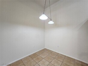 3544 Desert Cliff St, Unit 201 in Las Vegas, NV - Foto de edificio - Building Photo