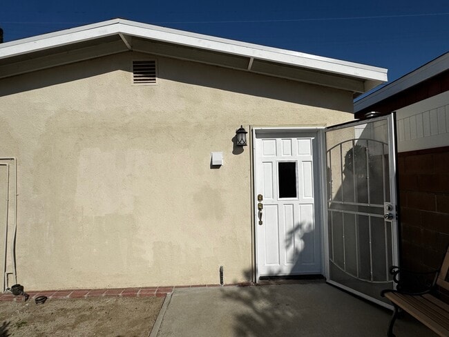 11041 Leadwell St, Unit Guest house