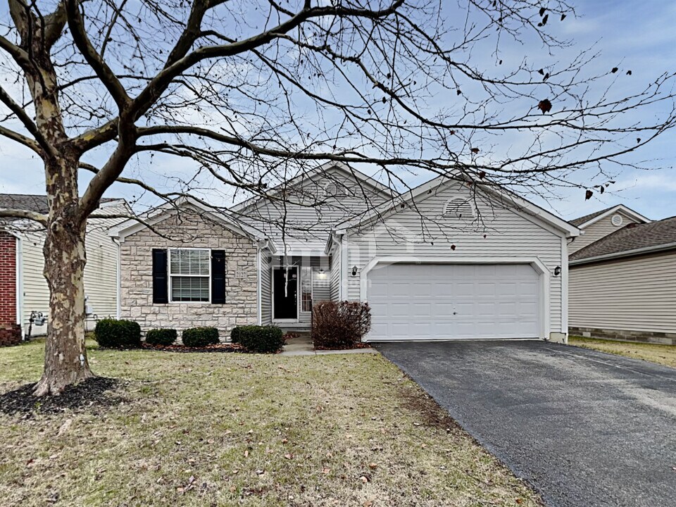 2127 Staghorn Way in Grove City, OH - Building Photo