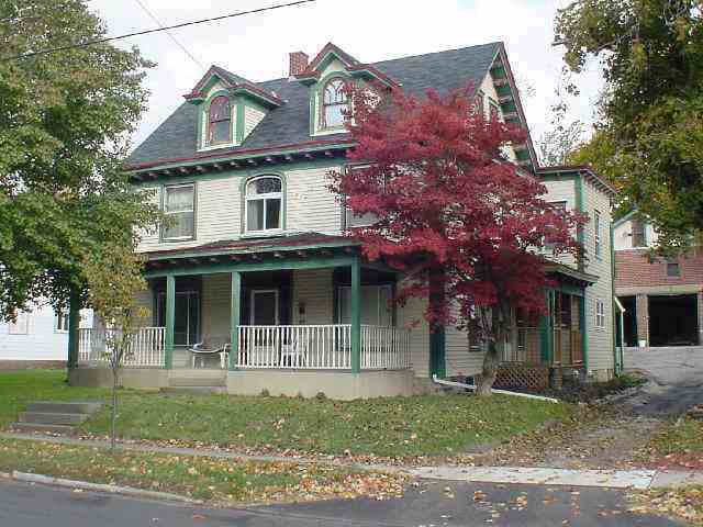 350 W Main St in Ashland, OH - Foto de edificio