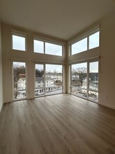 44 Springside in Arlington, NY - Foto de edificio - Building Photo