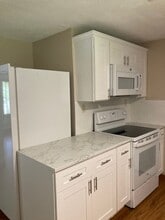 8525 S Spring Valley Park Dr in Chagrin Falls, OH - Building Photo - Building Photo