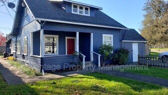 1175 D St in Independence, OR - Building Photo