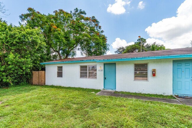 4758 Gulfstream Rd in Lake Worth, FL - Building Photo - Building Photo