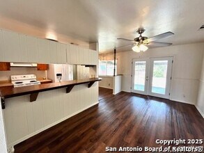 121 Lost Forest St in San Antonio, TX - Building Photo - Building Photo