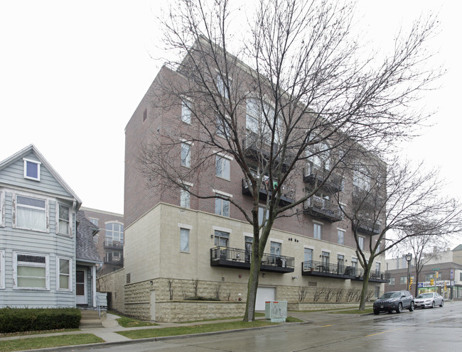 Lyon Court in Milwaukee, WI - Foto de edificio - Building Photo