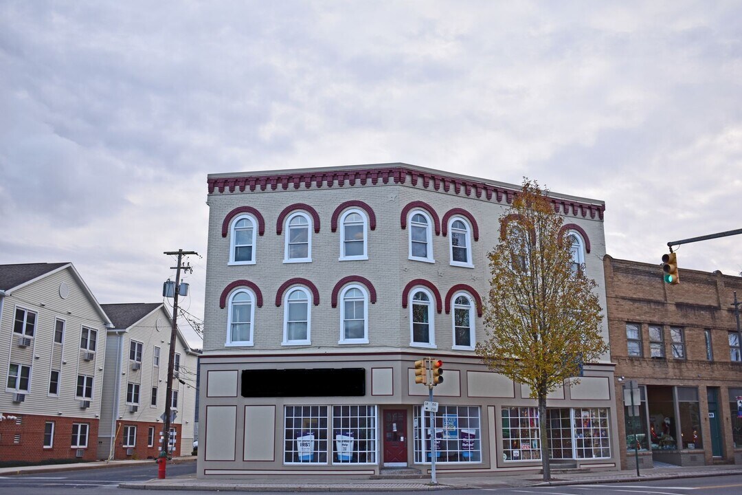 102-104 Bellefonte Ave in Lock Haven, PA - Building Photo