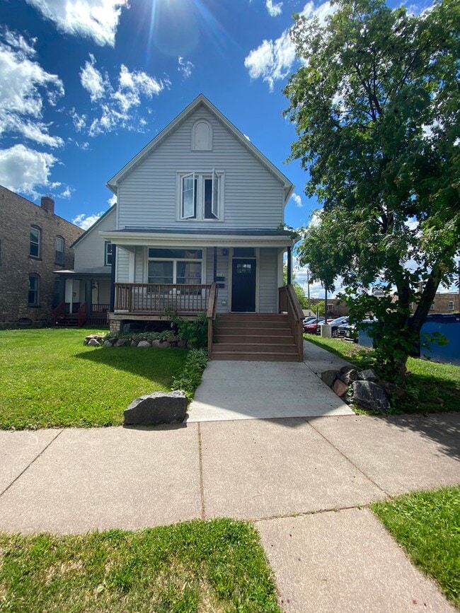 property at 1414 Jefferson St