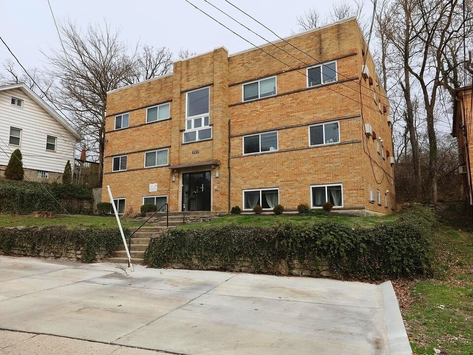 3548 Brotherton Rd, Unit 2 in Cincinnati, OH - Foto de edificio