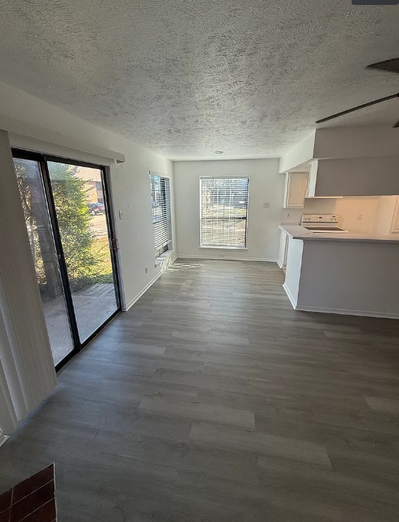 4540 Chaha Rd in Garland, TX - Foto de edificio - Building Photo