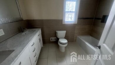 966 Bergen Ave in North Brunswick, NJ - Building Photo - Building Photo