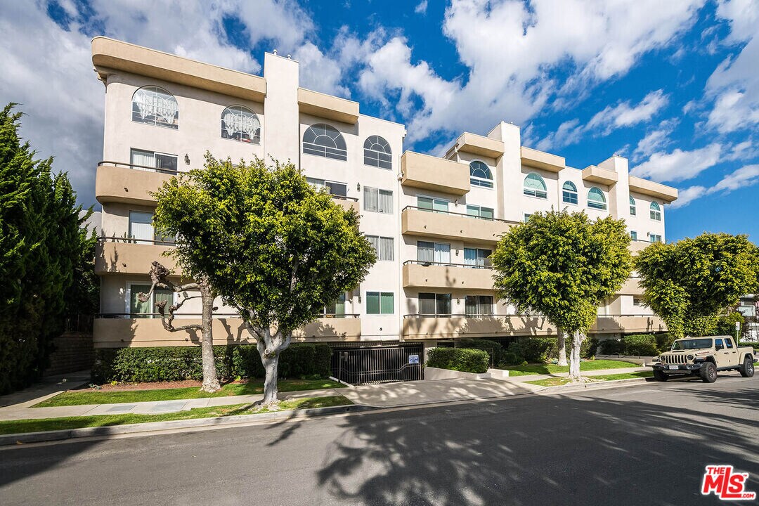 1872 Midvale Ave in Los Angeles, CA - Foto de edificio