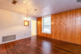 1009 NW 11th Ave in Gainesville, FL - Building Photo - Building Photo