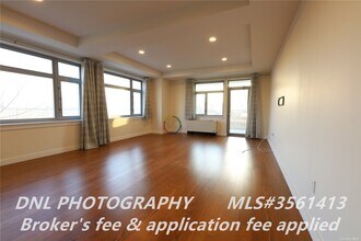 40- 22 College Point Blvd-Unit -8R in Queens, NY - Building Photo - Building Photo