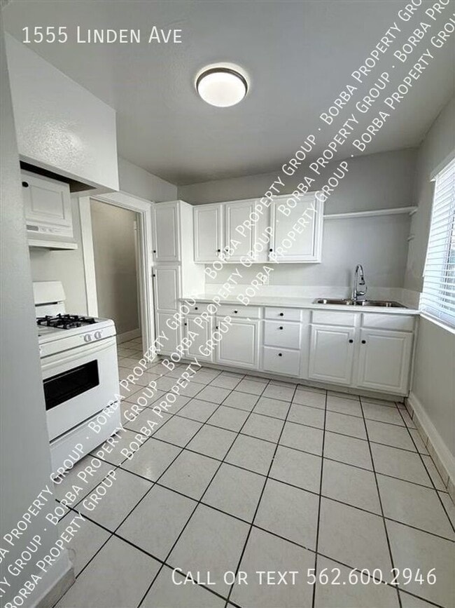 property at 1555 Linden Ave