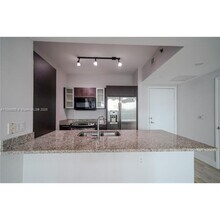 950 Brickell Bay Dr in Miami, FL - Building Photo - Building Photo