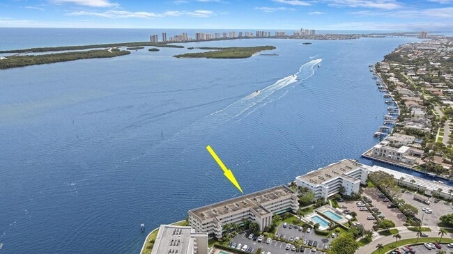 52 Yacht Club Dr in North Palm Beach, FL - Building Photo - Building Photo