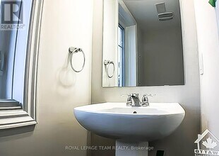 388 Willow Aster Cir in Ottawa, ON - Building Photo - Building Photo
