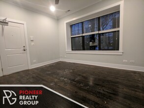 1946 W Nelson St, Unit 2W in Chicago, IL - Building Photo - Building Photo