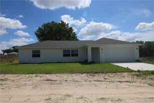 67 N Cape Terrace in Inverness, FL - Building Photo