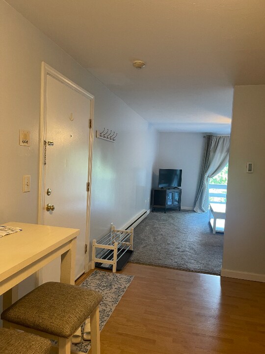 574A Burncoat St in Worcester, MA - Building Photo