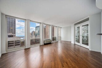 111 E Chestnut St in Chicago, IL - Building Photo - Building Photo