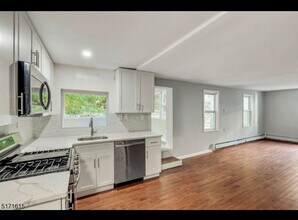 34 Oak St in Bloomingdale, NJ - Building Photo - Building Photo