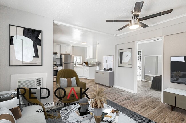 property at 810 W 42nd Pl