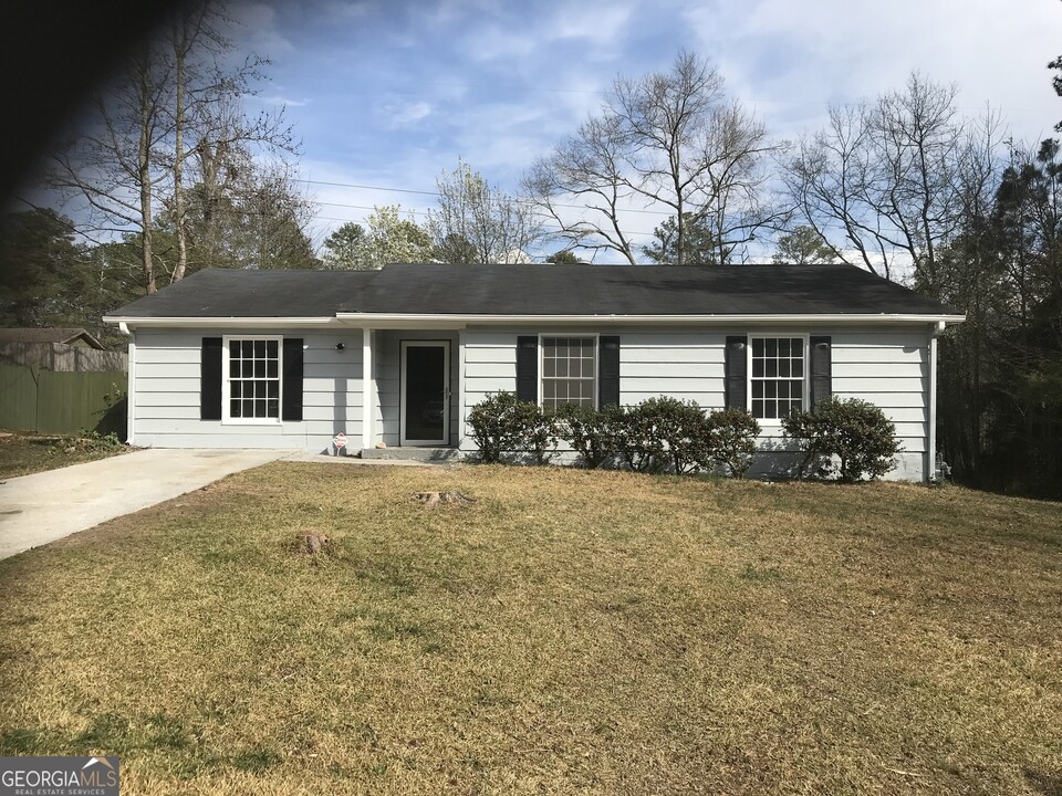 3001 Kathy Ln NW in Conyers, GA - Building Photo