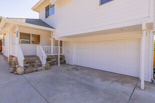 304 El Conejo Dr in Ojai, CA - Building Photo