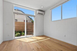 5439 California Ave SW in Seattle, WA - Building Photo - Building Photo