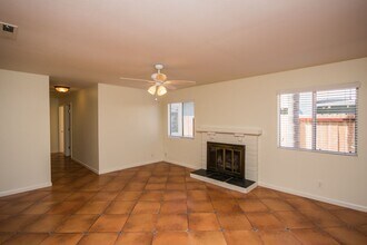 1635 Mountain View Ave in Oceanside, CA - Foto de edificio - Building Photo