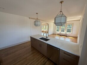 Cheltenham Court Mansions in Evanston, IL - Building Photo - Building Photo