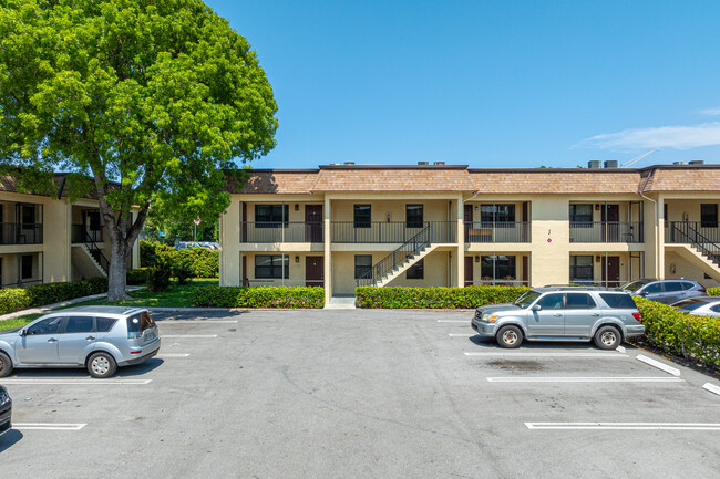 Lucerne Ave Garden Condominiums in Lake Worth, FL - Foto de edificio - Building Photo