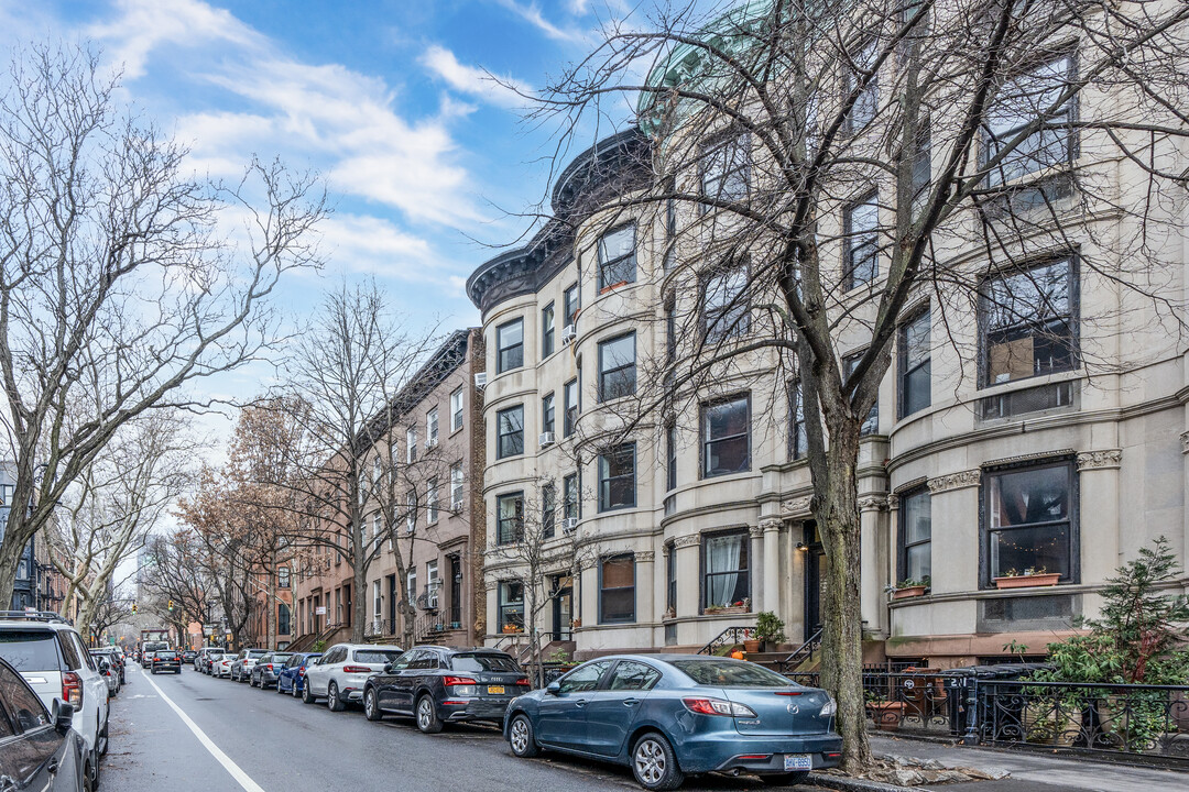 209 Clinton St in Brooklyn, NY - Building Photo