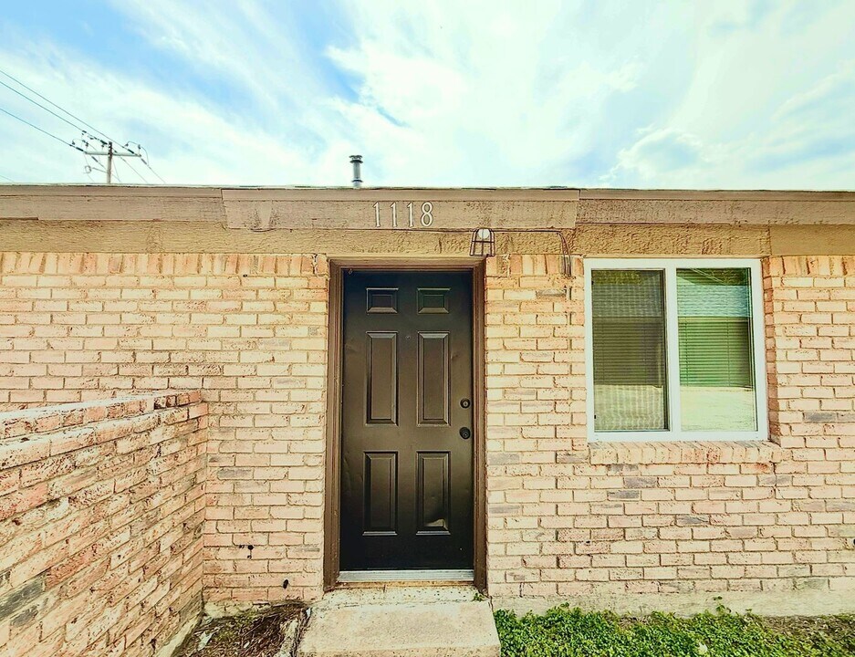 1118-1120 Hazelton St in San Marcos, TX - Building Photo
