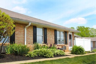 Wyndemere Apartments in Franklin, OH - Building Photo