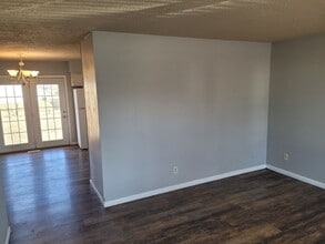 1832 Stonehenge Rd in Springfield, IL - Building Photo - Building Photo