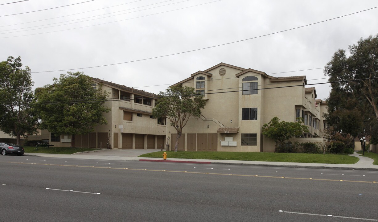 8071-8081 Garfield Ave in Huntington Beach, CA - Foto de edificio