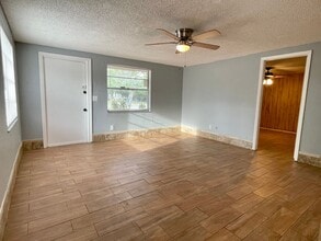 512 60th Ave Terrace W in Bradenton, FL - Building Photo - Building Photo