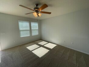 1402 Kissimmee Ct in Poinciana, FL - Building Photo - Building Photo