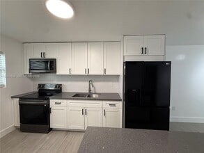 200 Galen Dr in Key Biscayne, FL - Building Photo - Building Photo