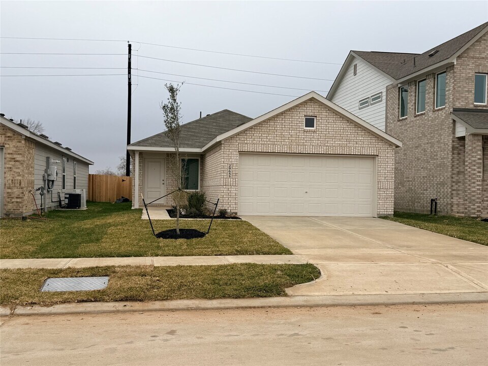 29655 Knollwood Bay Rd in Waller, TX - Building Photo