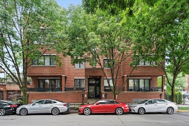 property at 1952 N Honore St