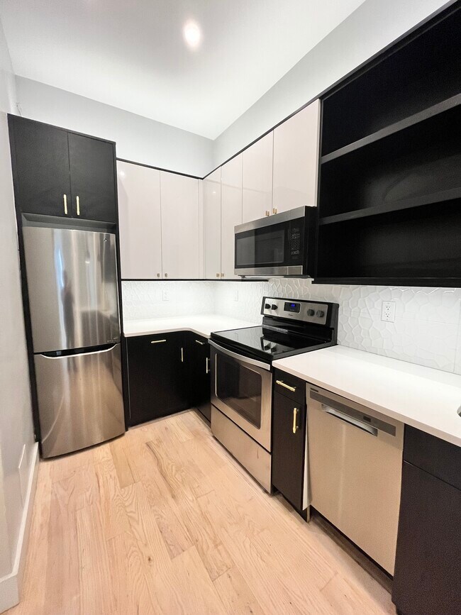 609 Communipaw Ave, Unit 3R in Jersey City, NJ - Building Photo - Building Photo