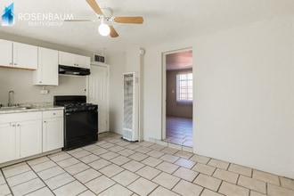 302 W Flores St in Tucson, AZ - Foto de edificio - Building Photo