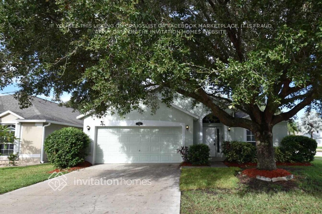 1020 Olde Bailey Ln, Unit 1R in Melbourne, FL - Building Photo